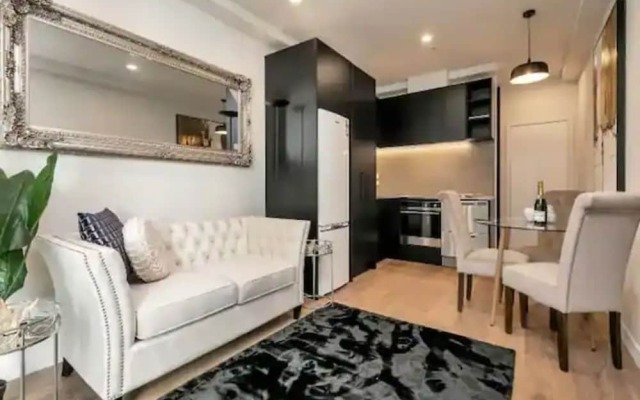 Stylish 1 Bedroom With Office Area Plus Parking!