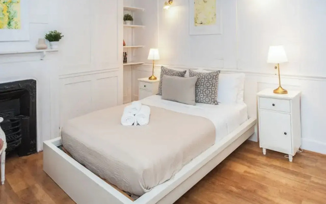 Spacious 3BR 2BA Flat in Central Soho
