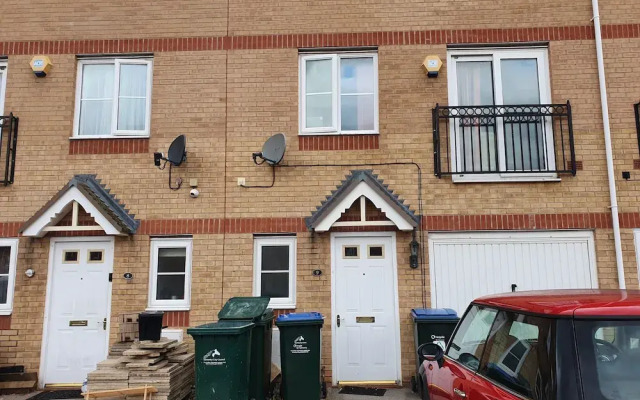9 Cobb Close Holiday House