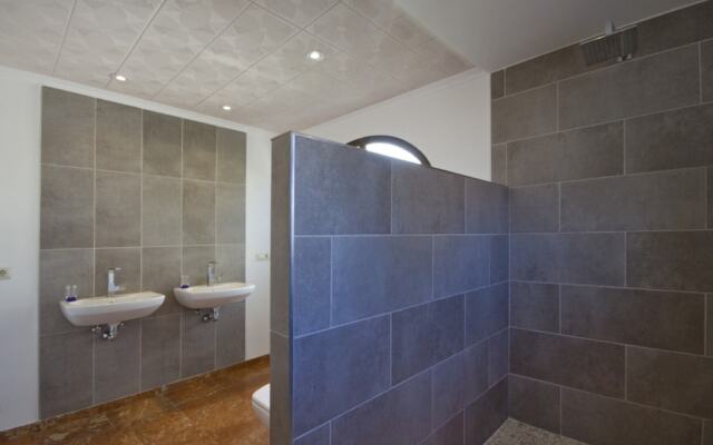 Villa - 4 Bedrooms with Pool and WiFi - 104982