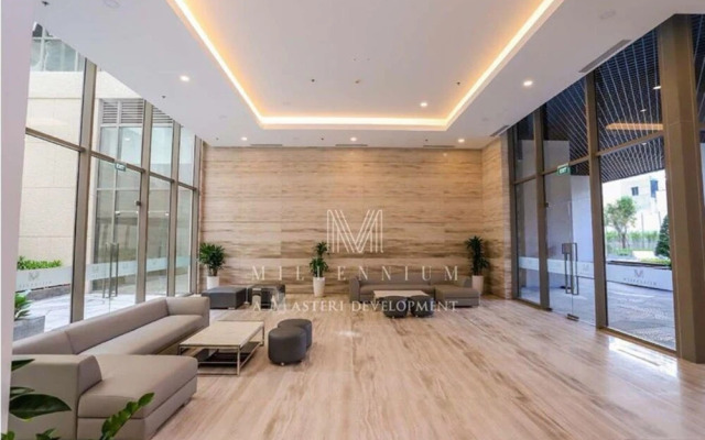 Jennifer House - Millenium Apartment