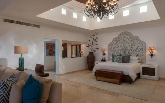 Outstanding Beachfront for up to 15 People: Villa Delfines