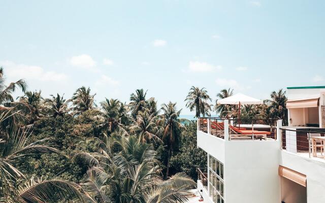 Bliss Dhigurah Hotel