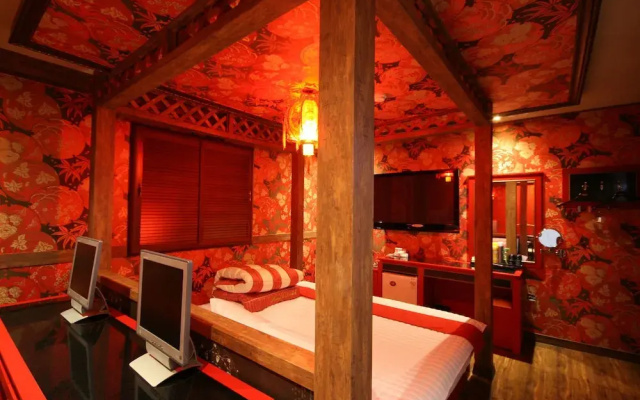 Hera Hotel