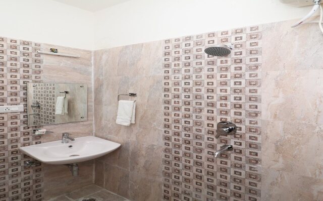 Hotel Golden Leaf By OYO Rooms