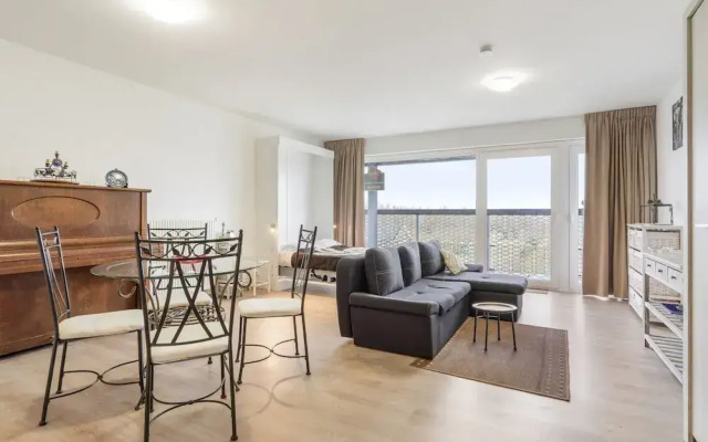 Spacious Studio With Storage Room