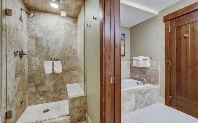 One Ski Hill Place S8421