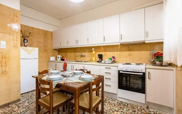Seaside Family Haven - Avia s Spacious Getaway