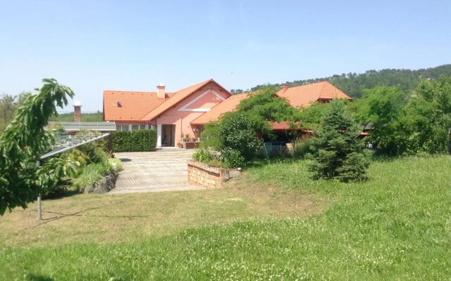 Villa Piros