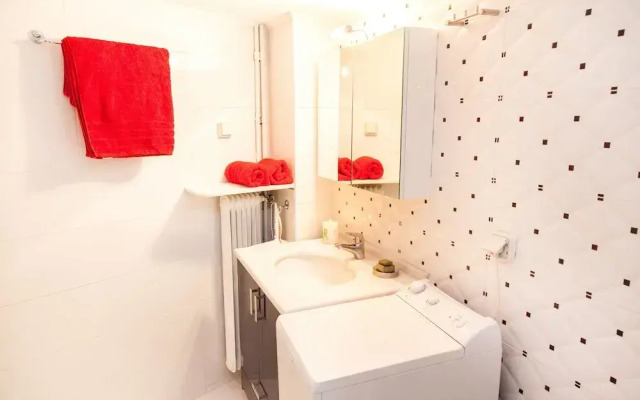 Classic Pied A Terre In Central Athens