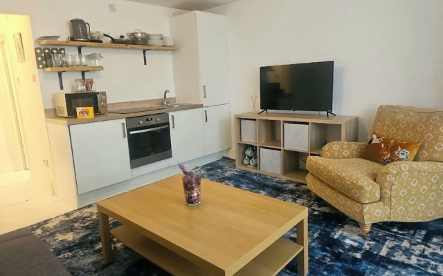 Seaside Haven Coastal Comfort 200m from the Beach