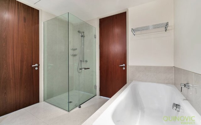 QV Central Upscale Apt in a Hotel (929)