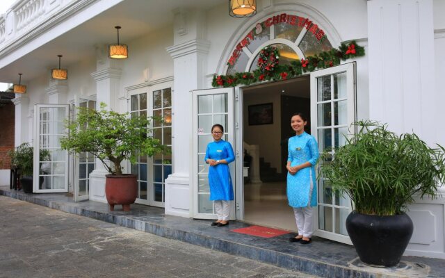 Golden Sunset Hotel