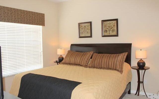 Paradise Palms 8975