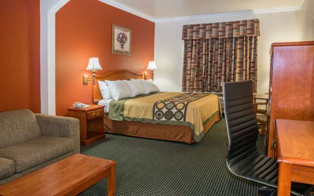 Super 8 by Wyndham Brookshire TX