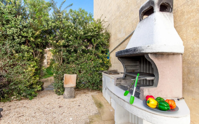 Twilight Gozitan Farmhouse With Pool