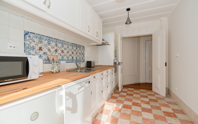 Stunning & Modern 2 Bedroom Apartment in Chiado