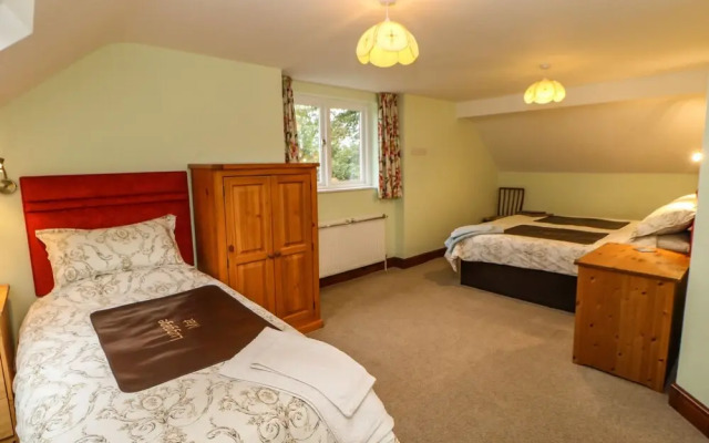 Holly Lodge