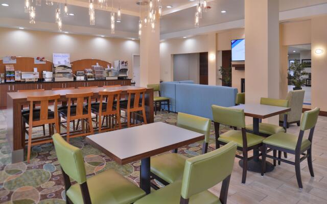 Holiday Inn Express & Suites Dearborn SW - Detroit Area by IHG