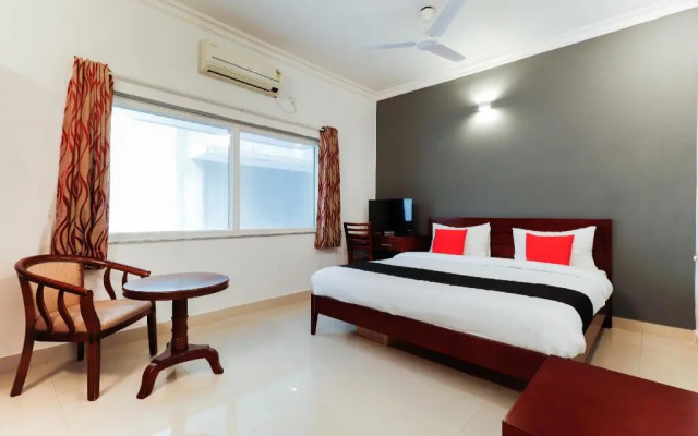 Makers Hotel by OYO Rooms