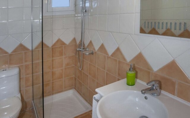 Elegant residence with Panoramic view to Acropolis by GHH