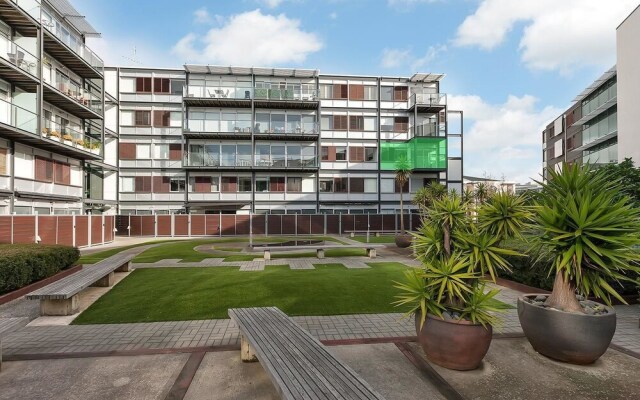 QV Friendly Harbour Apartment - 743