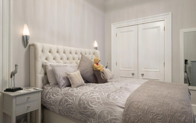 Marks At The Manor Luxury Riverside Apartments - Sleeps up to 4, with Parking and Sky TV