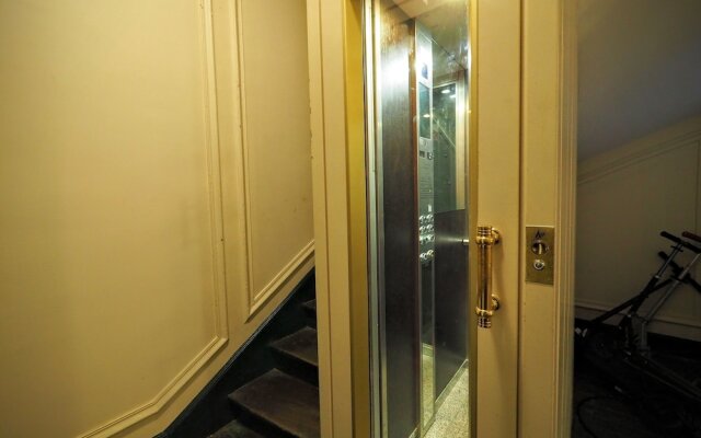 Louvre Elegant ChicSuites