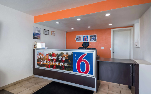 Motel 6 Connellys Springs, NC
