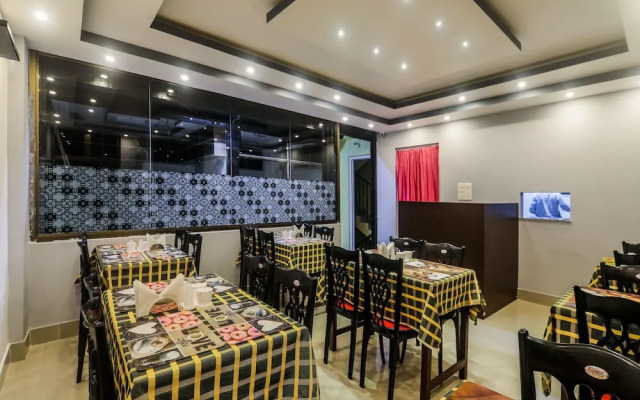 Oyo 18528 Field Residency Inn