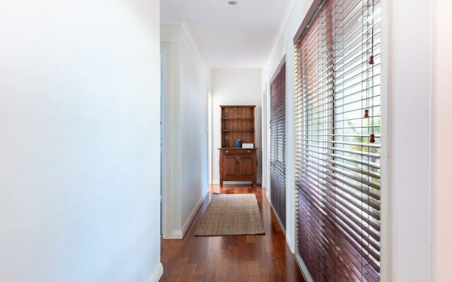Gorgeous family retreat next to the CBD