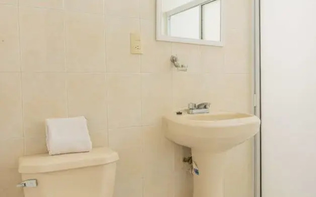 Suites Poliforum Inn