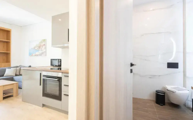 Modern 2-bedroom Gem Close to Metro