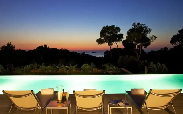 Gorgeous Villa With Views