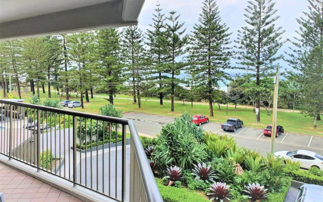 Burleigh Esplanade Beachfront Apartments