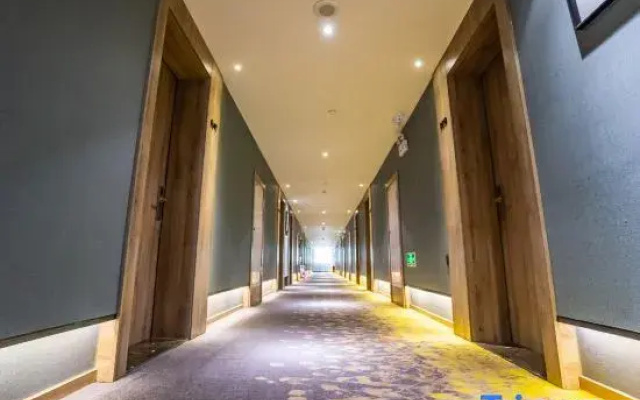 Starway Hotel (Jiayuguan Fuqiang Market Grand Theater Branch)