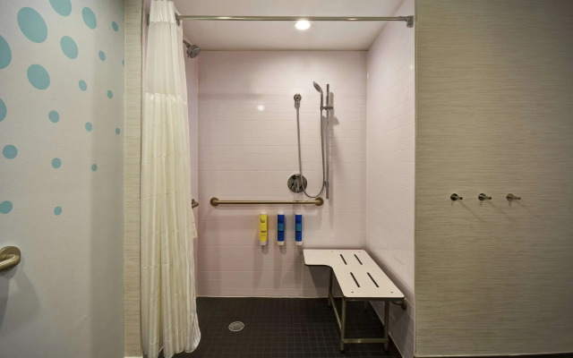 Tru by Hilton Sterling Heights Detroit