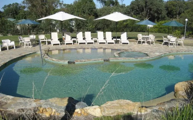 The Lakes Beachfront Holiday Retreat