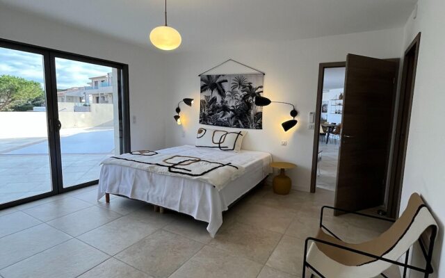 Superb Villa With Pool and sea View
