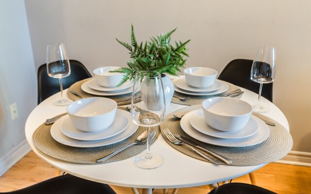 AOC Suites - Heart of Downtown  Condo