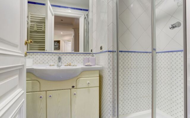 Colosseo Family Art 3BDR - Home and More