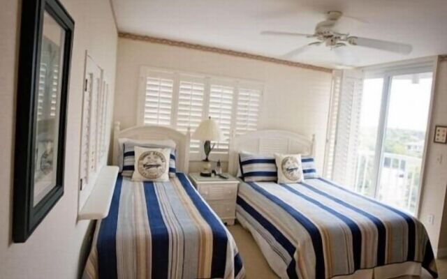 Cozy Condo with Gorgeous View of the Beach and Gulf by RedAwning