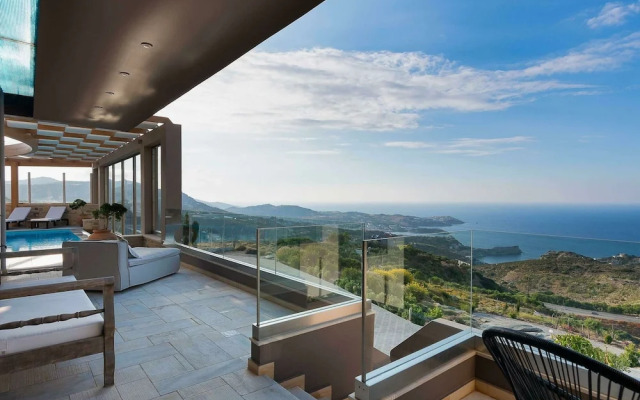 Luxury Villa With Heated Pool 700m to the Beach