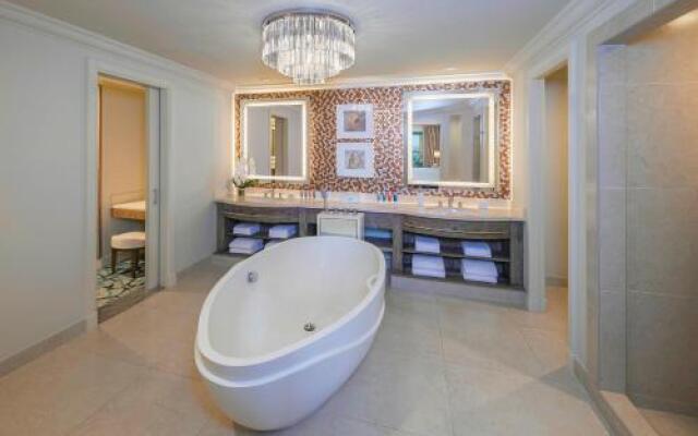 Palm Beachfront Estate Sunset Atlantis views