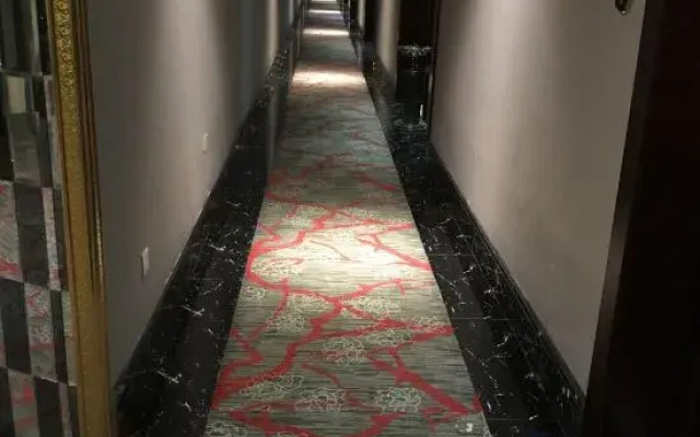 Super 8 Hotel Science Avenue Store