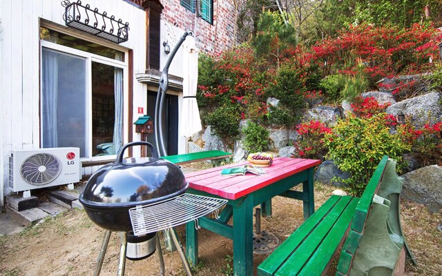 Yangyang Santa Hill Pension