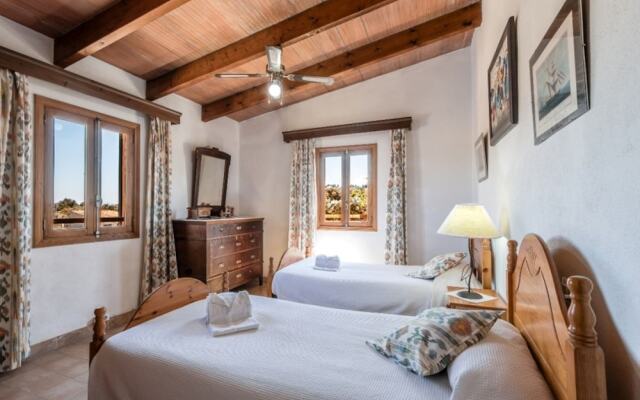 Villa - 4 Bedrooms with Pool and WiFi - 103166