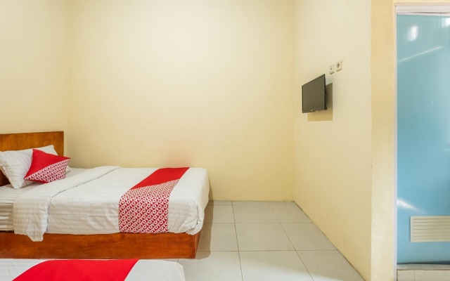 OYO 1120 Hotel Grand Liquid – Guest Rooms – Karawang