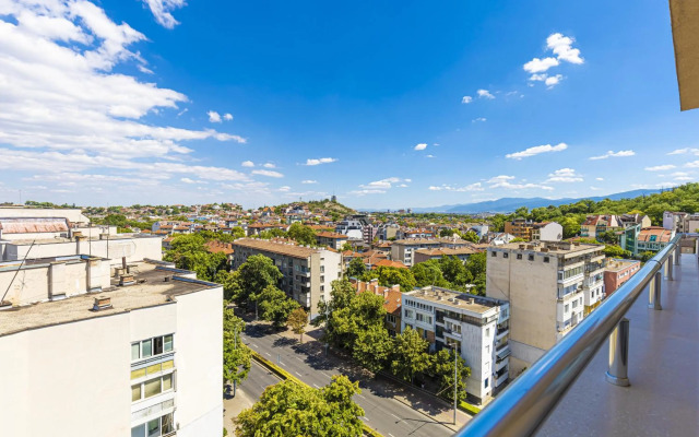 Bright Modern 2BD Apartment with Panoramic View