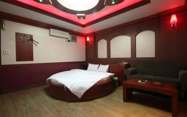 Utopia Motel